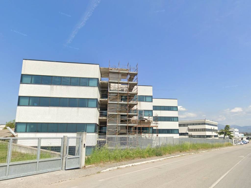 intera palazzina in vendita a Guidonia Montecelio in zona Guidonia