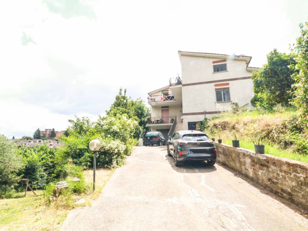 intera palazzina in vendita a Guidonia Montecelio in zona Marco Simone