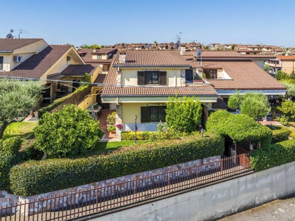 casa indipendente in vendita a Guidonia Montecelio in zona Setteville