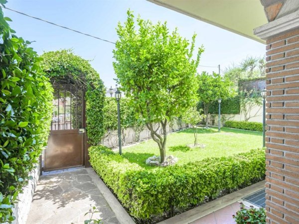 casa indipendente in vendita a Guidonia Montecelio in zona Setteville