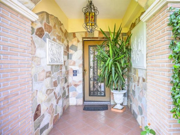 casa indipendente in vendita a Guidonia Montecelio in zona Setteville