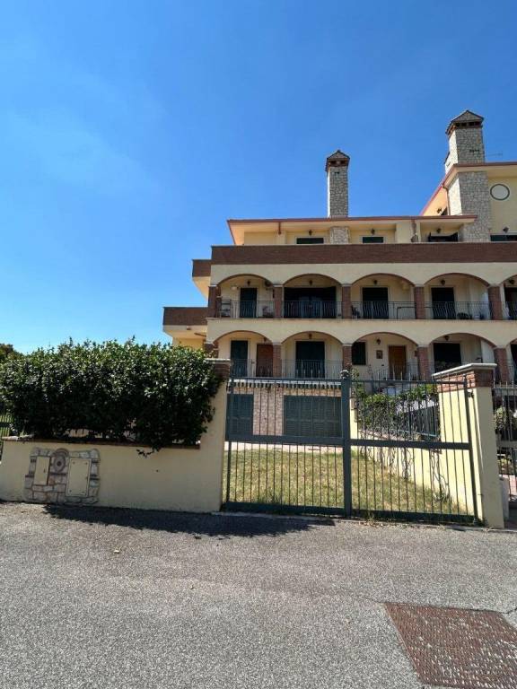 appartamento in vendita a Guidonia Montecelio in zona Montecelio