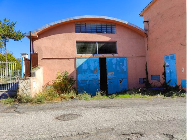 locale di sgombero in vendita a Guidonia Montecelio