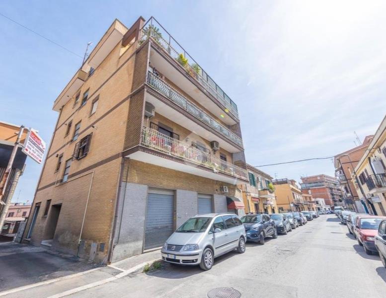 locale commerciale in vendita a Guidonia Montecelio in zona Villalba
