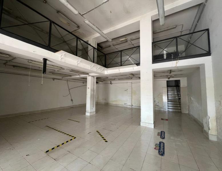 locale commerciale in vendita a Guidonia Montecelio in zona Colleverde