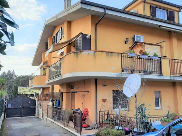 appartamento in vendita a Guidonia Montecelio in zona La Botte