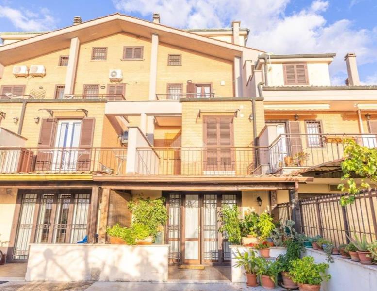 casa indipendente in vendita a Guidonia Montecelio in zona Marco Simone