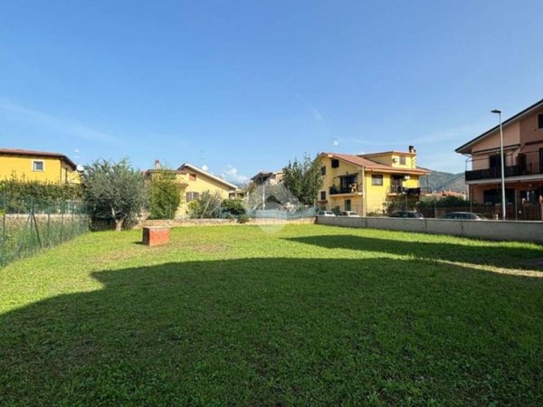 casa indipendente in vendita a Guidonia Montecelio in zona Villanova