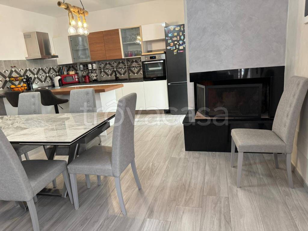 casa indipendente in vendita a Guidonia Montecelio in zona Montecelio