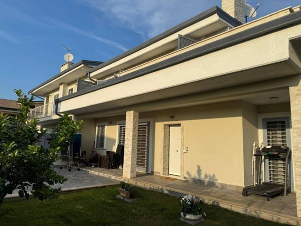 casa indipendente in vendita a Guidonia Montecelio in zona Montecelio