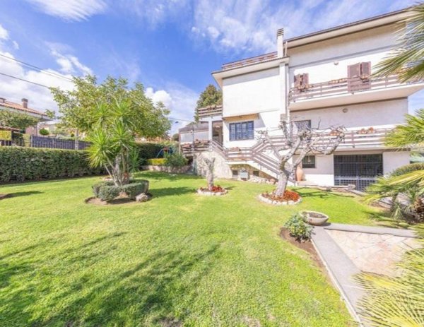 casa indipendente in vendita a Guidonia Montecelio in zona Marco Simone