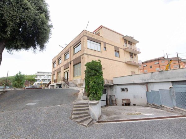 locale commerciale in vendita a Guidonia Montecelio