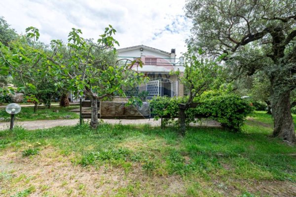 casa indipendente in vendita a Guidonia Montecelio in zona Guidonia