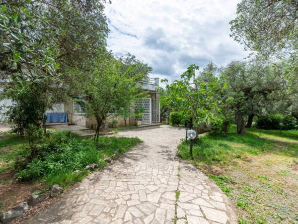 casa indipendente in vendita a Guidonia Montecelio in zona Montecelio