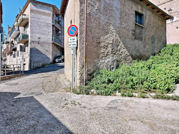 locale commerciale in vendita a Guidonia Montecelio in zona Montecelio
