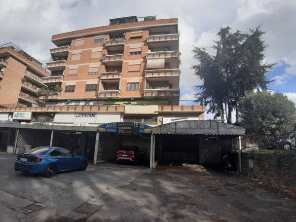 negozio in vendita a Guidonia Montecelio in zona Colleverde