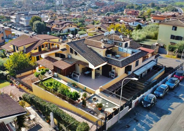 casa indipendente in vendita a Guidonia Montecelio in zona Setteville
