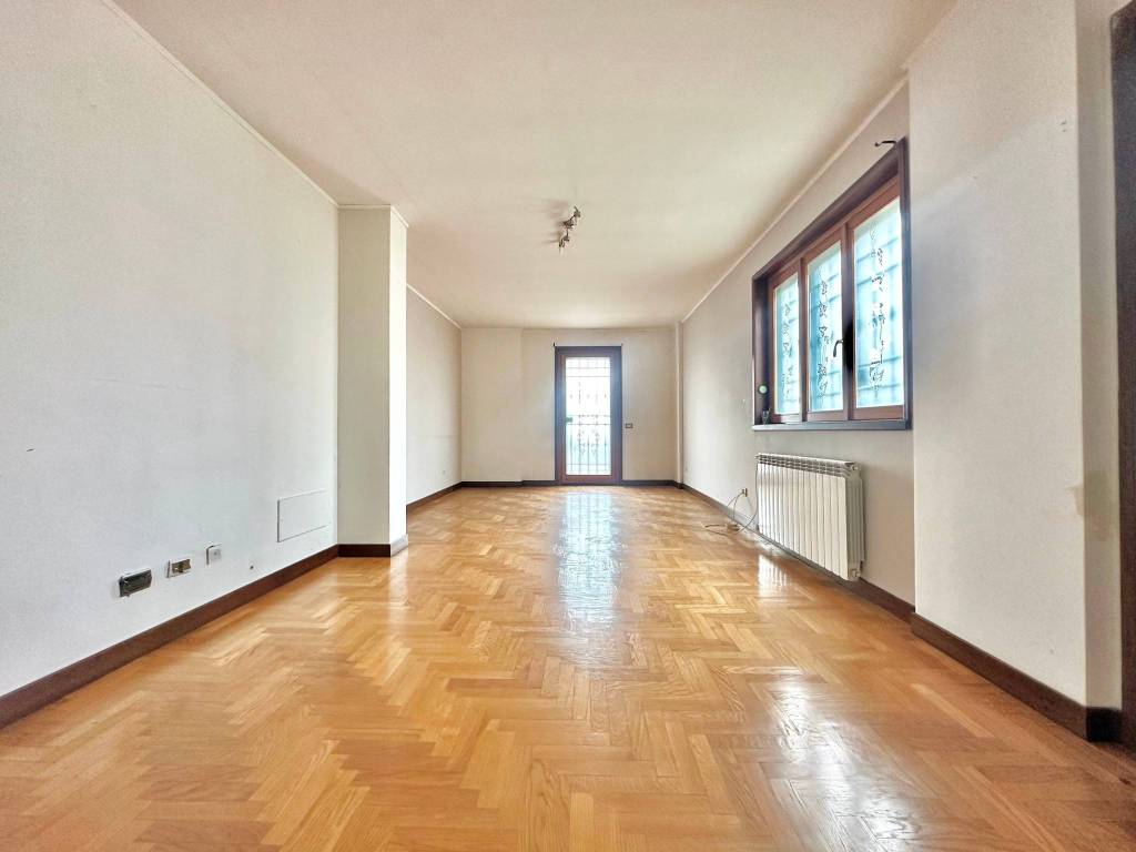 appartamento in vendita a Guidonia Montecelio in zona Guidonia