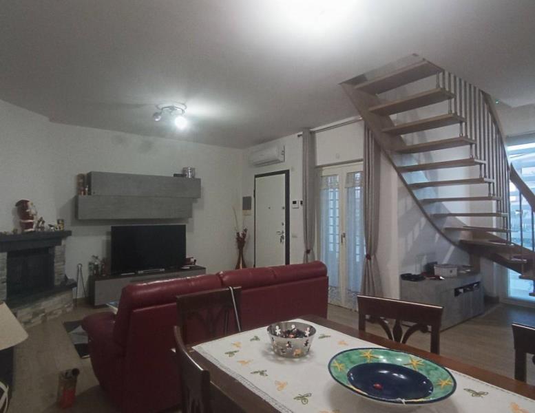 casa indipendente in vendita a Guidonia Montecelio in zona Setteville