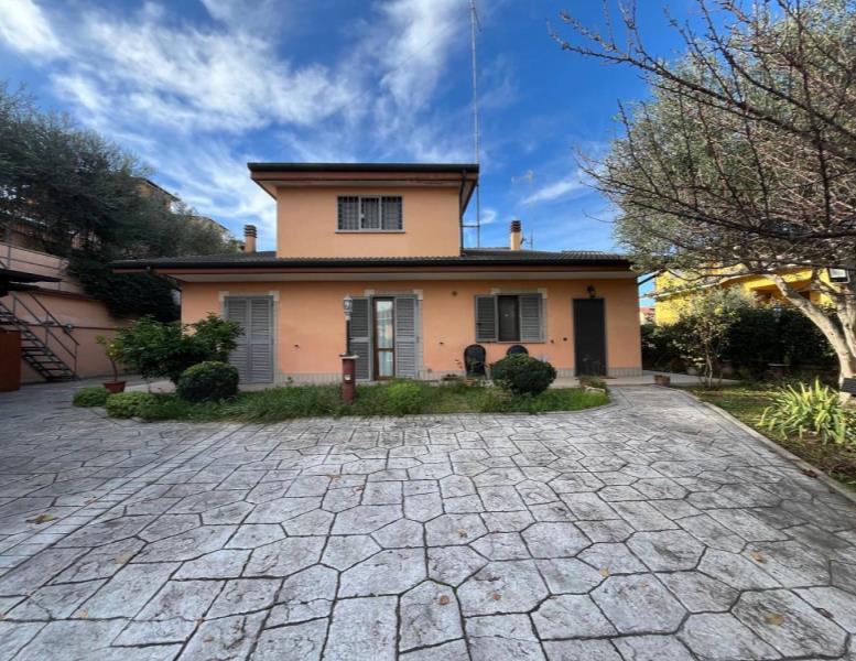 casa indipendente in vendita a Guidonia Montecelio in zona Pichini