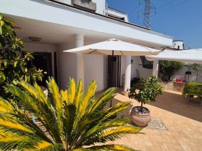 casa indipendente in vendita a Guidonia Montecelio in zona Colleverde