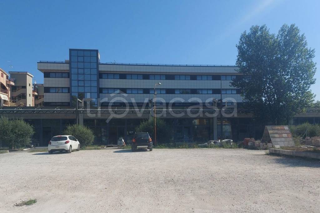 capannone in vendita a Guidonia Montecelio in zona Montecelio