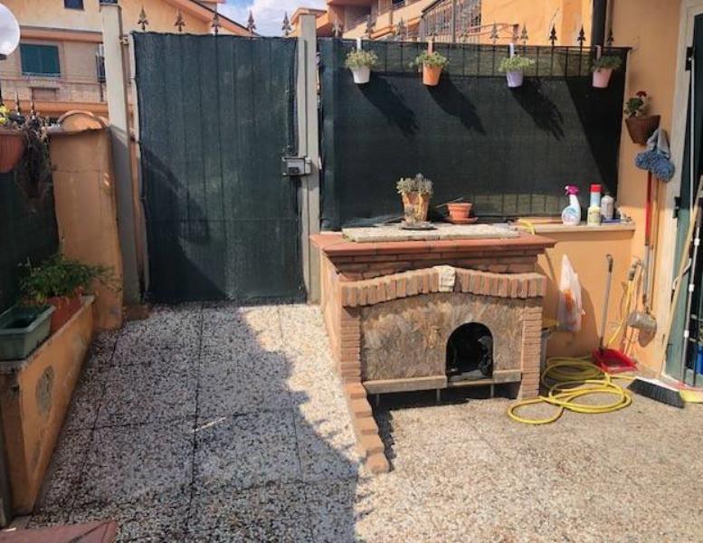 casa indipendente in vendita a Guidonia Montecelio in zona Pichini