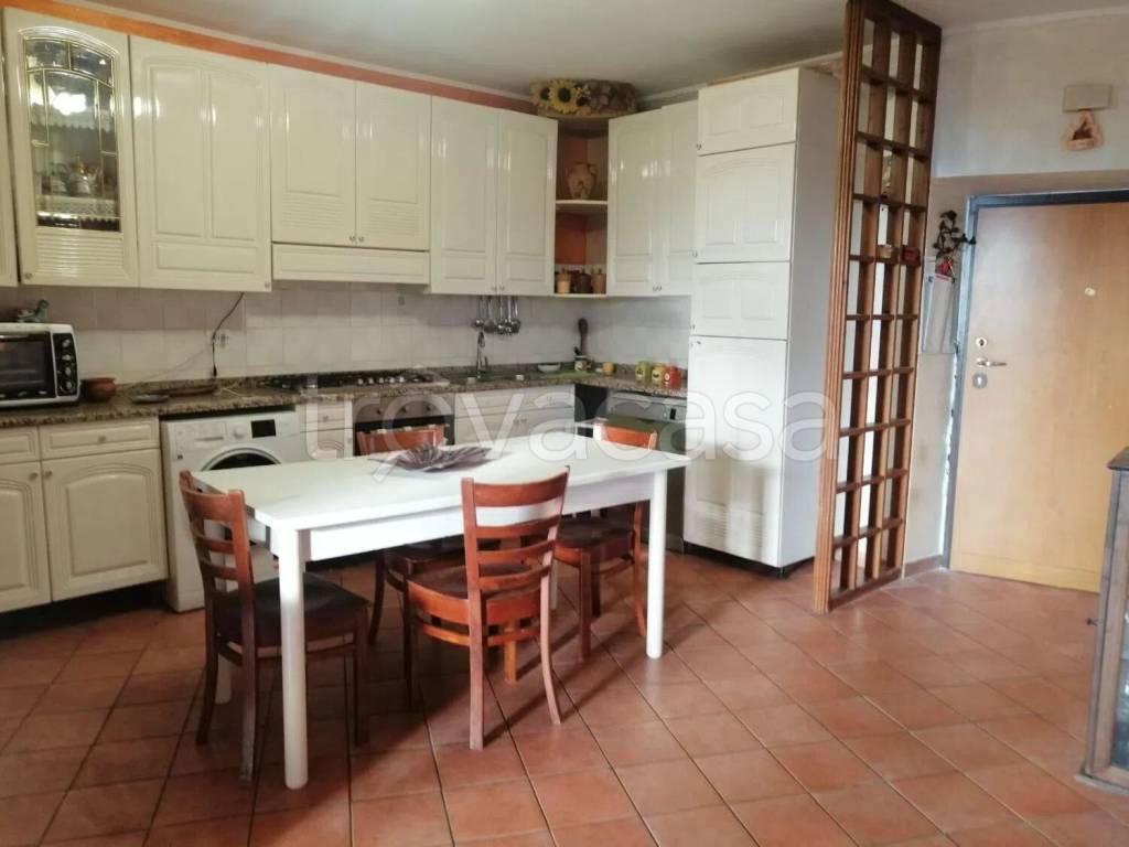 casa indipendente in vendita a Guidonia Montecelio in zona Montecelio