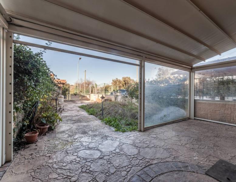 casa indipendente in vendita a Guidonia Montecelio in zona Marco Simone