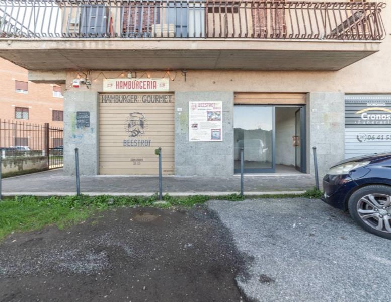 locale commerciale in vendita a Guidonia Montecelio in zona Setteville