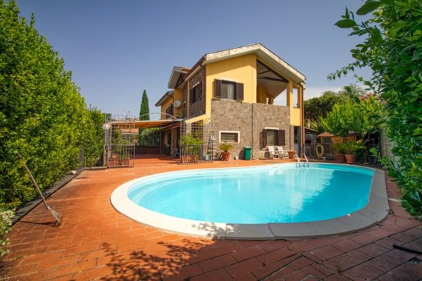 casa indipendente in vendita a Guidonia Montecelio in zona Guidonia
