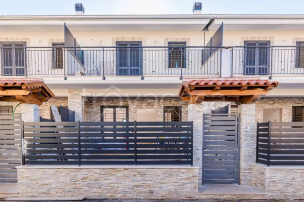 casa indipendente in vendita a Guidonia Montecelio in zona Colle Fiorito