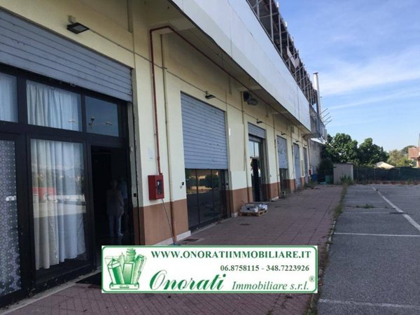 negozio in vendita a Guidonia Montecelio in zona Setteville