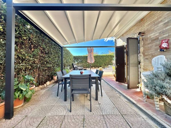 casa indipendente in vendita a Guidonia Montecelio in zona Setteville