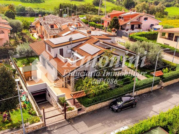 casa indipendente in vendita a Guidonia Montecelio in zona Marco Simone