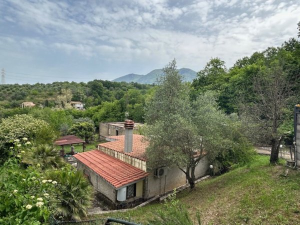 casale in vendita a Guidonia Montecelio in zona Guidonia