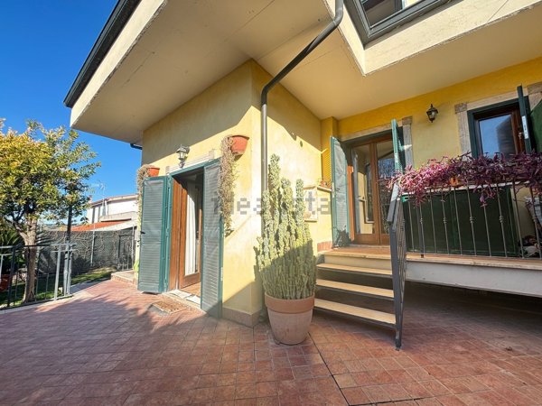 casa indipendente in vendita a Guidonia Montecelio in zona Marco Simone