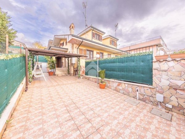 casa indipendente in vendita a Guidonia Montecelio in zona Setteville