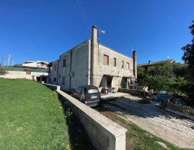 casa indipendente in vendita a Guidonia Montecelio in zona Pichini