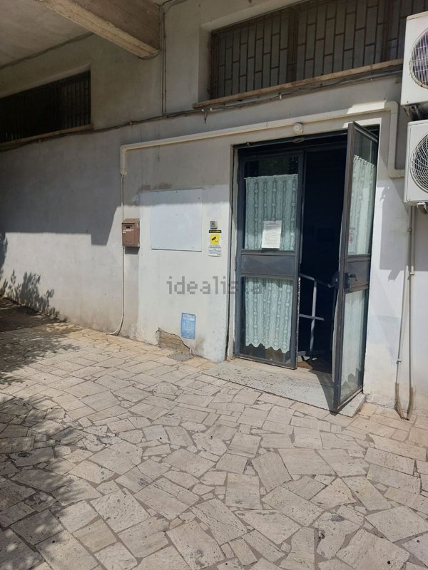 locale commerciale in vendita a Guidonia Montecelio in zona Setteville