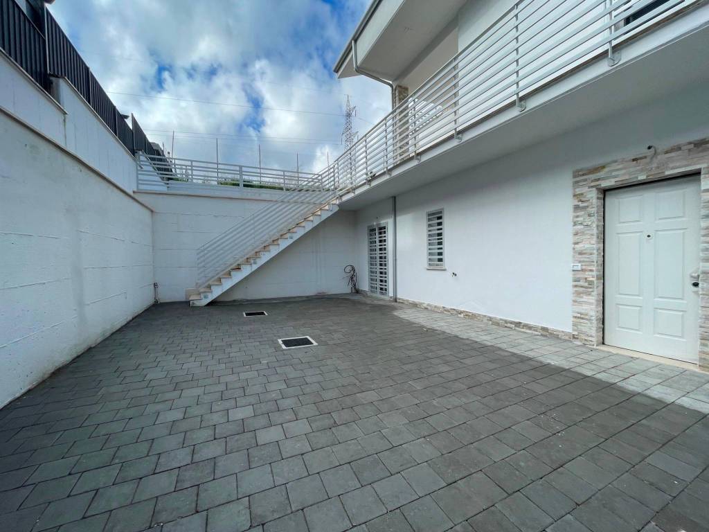 casa indipendente in vendita a Guidonia Montecelio in zona Setteville