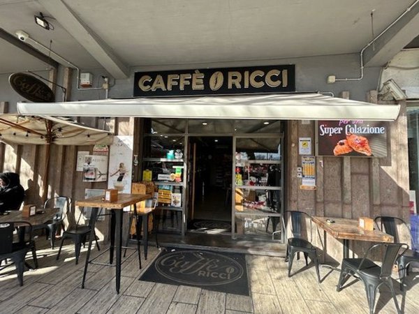 locale commerciale in vendita a Guidonia Montecelio in zona Guidonia