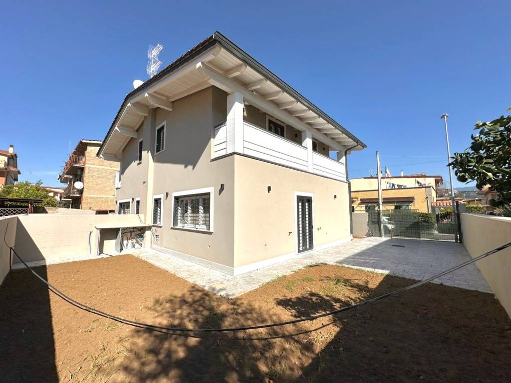 casa indipendente in vendita a Guidonia Montecelio in zona Villanova