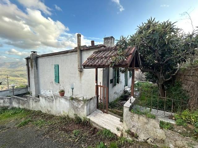 casa indipendente in vendita a Guidonia Montecelio in zona Montecelio