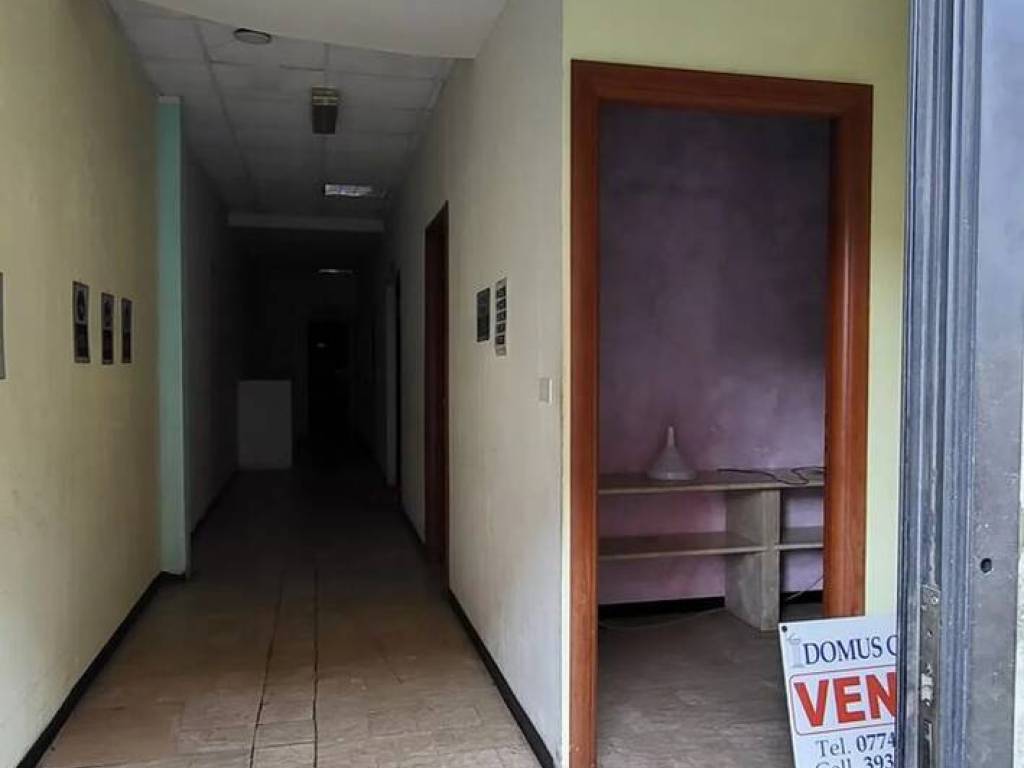 negozio in vendita a Guidonia Montecelio in zona Villalba