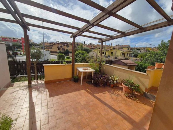 casa indipendente in vendita a Guidonia Montecelio in zona Setteville