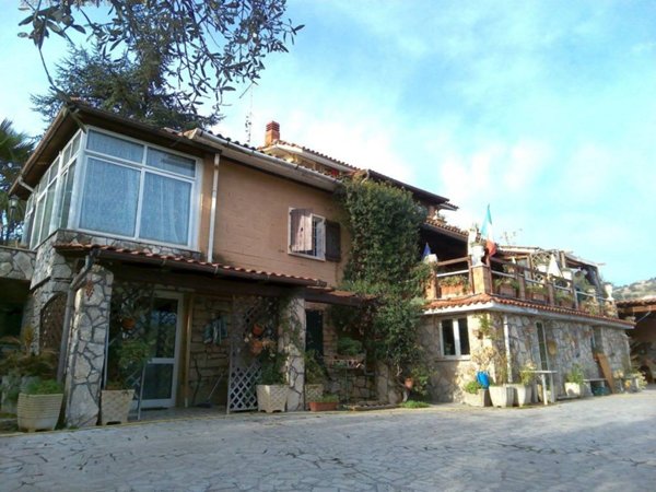casa indipendente in vendita a Guidonia Montecelio in zona Guidonia