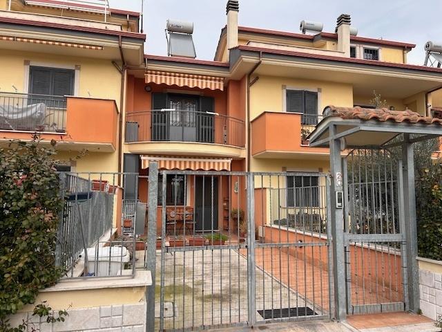 appartamento in vendita a Guidonia Montecelio in zona Bagni di Tivoli