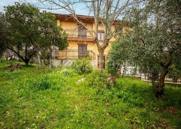 casa indipendente in vendita a Guidonia Montecelio in zona Setteville