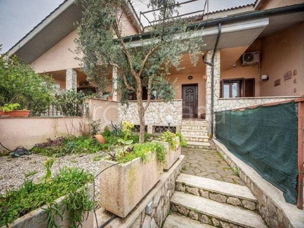 casa indipendente in vendita a Guidonia Montecelio in zona Marco Simone